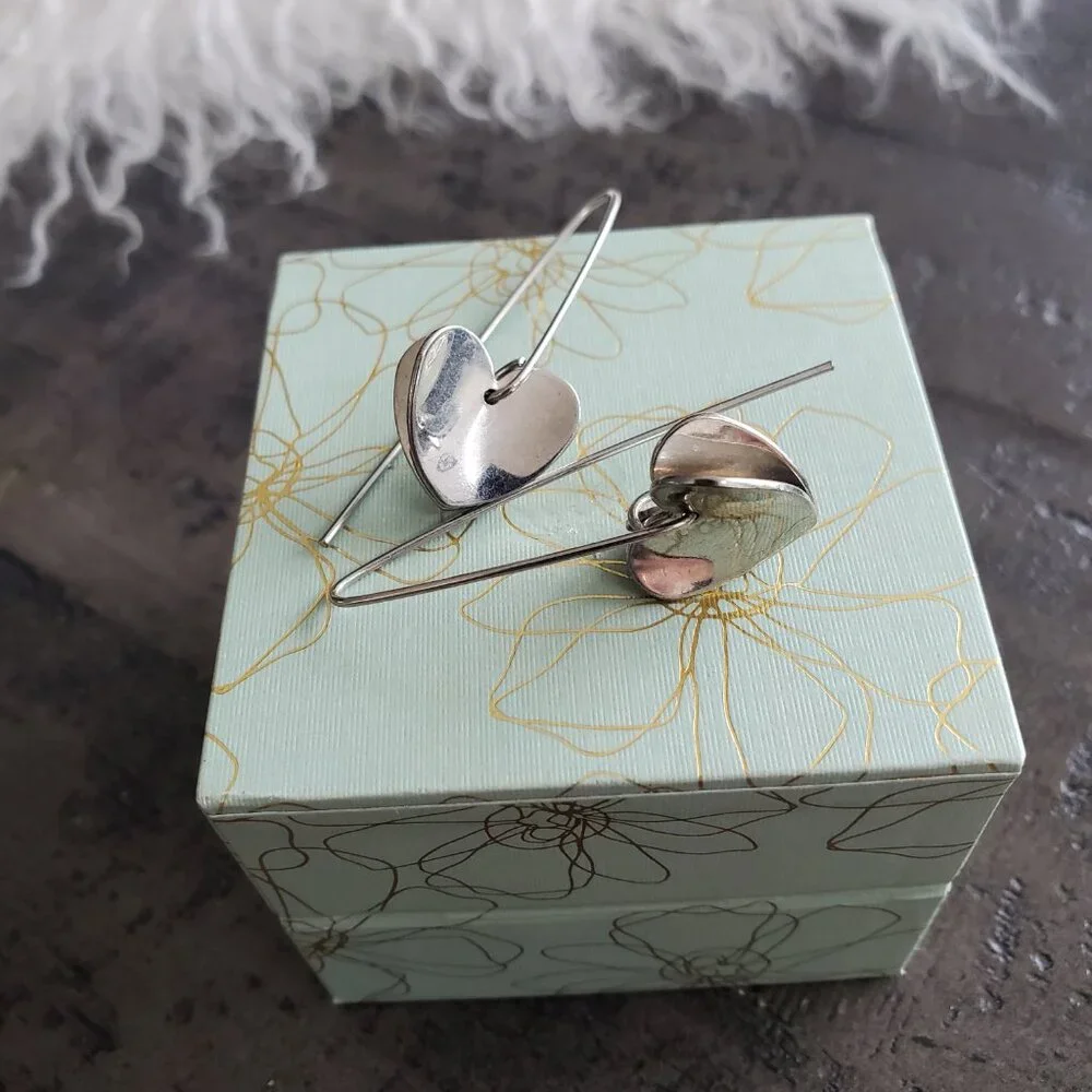 Sterling silver, flutter hearts on shepherds hook earrings - Picture 2 of 5